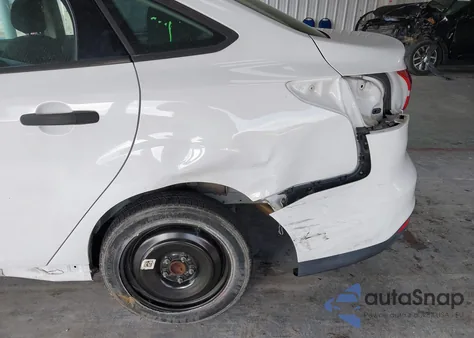 2017 Ford Focus S из США, поврежденный, VIN 1FADP3E26HL215357